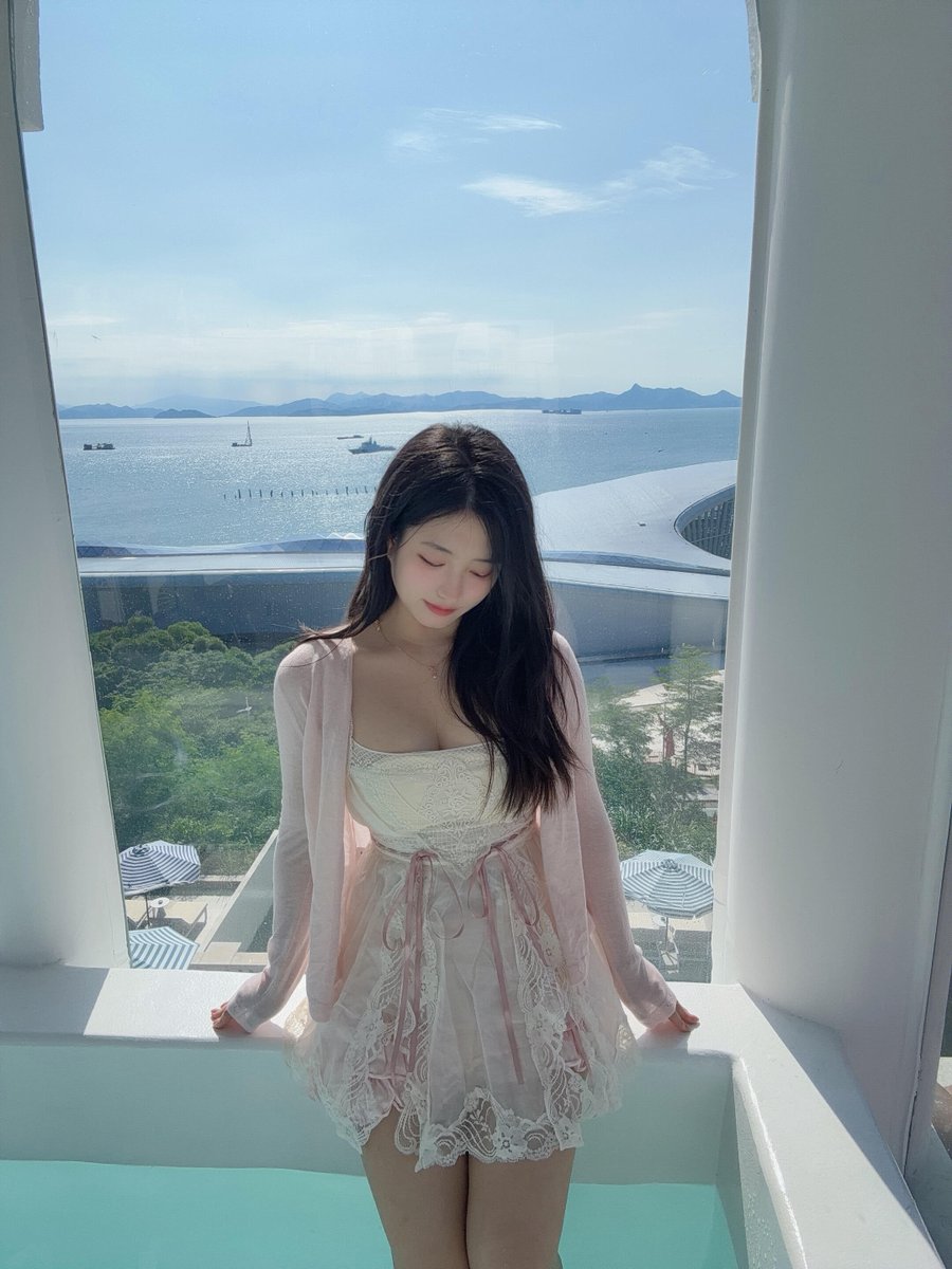 Guoxihui0228's tweet photo. 白天是甜妹♥
晚上是？♠
#媚黑 #女神 #QOS https://t.co/HSZQpK5xdI