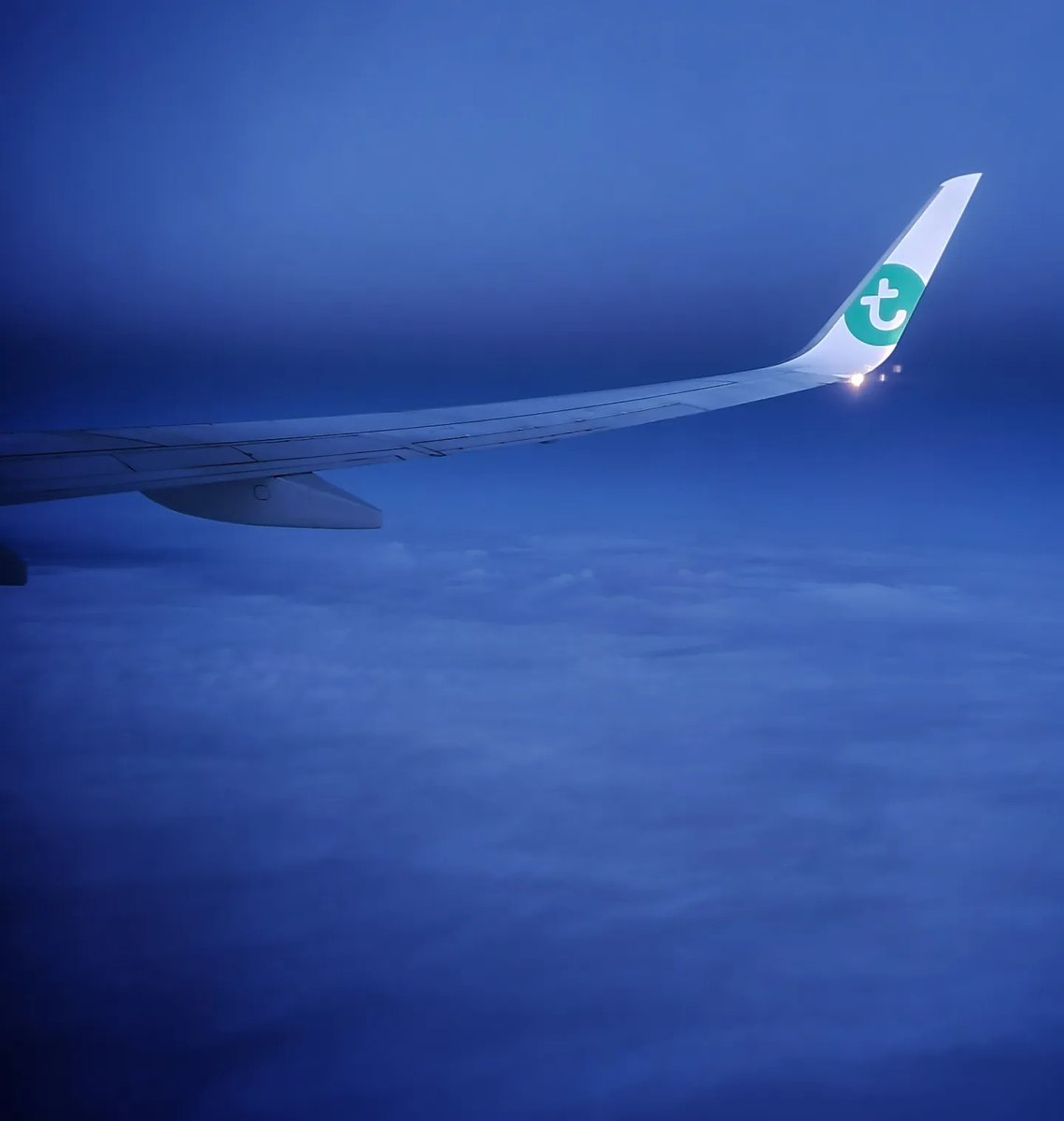 Maha_fruit's tweet photo. AMS–ALC at 38, 000 ft. https://t.co/RR9z4bJ5Fc