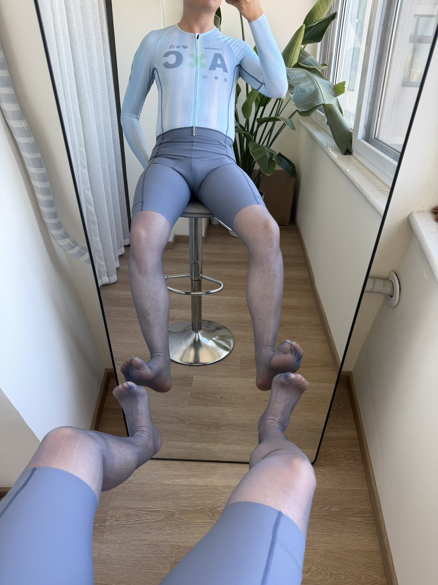 Tilamiheisi's tweet photo. 骑行服和丝袜很搭配 https://t.co/QrGJ0vNF9B