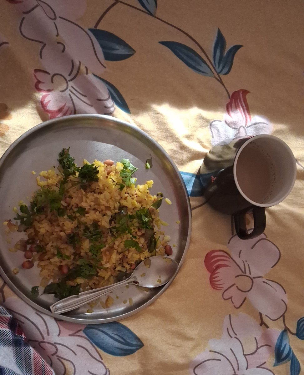 1857KrantiC's tweet photo. Homemade pohe and a hot cup of coffee… just the kind of breakfast I love ☕❤️

#Pohe #Poha #BreakfastTime #IndianBreakfast #MaharashtrianFood #HomemadeFood #BreakfastLovers #FoodieLife #MorningVibes #ChaiAndCoffee #SimpleJoys #FoodPhotography #BreakfastGoals #DesiFood https://t.co/IZbAyqSih0