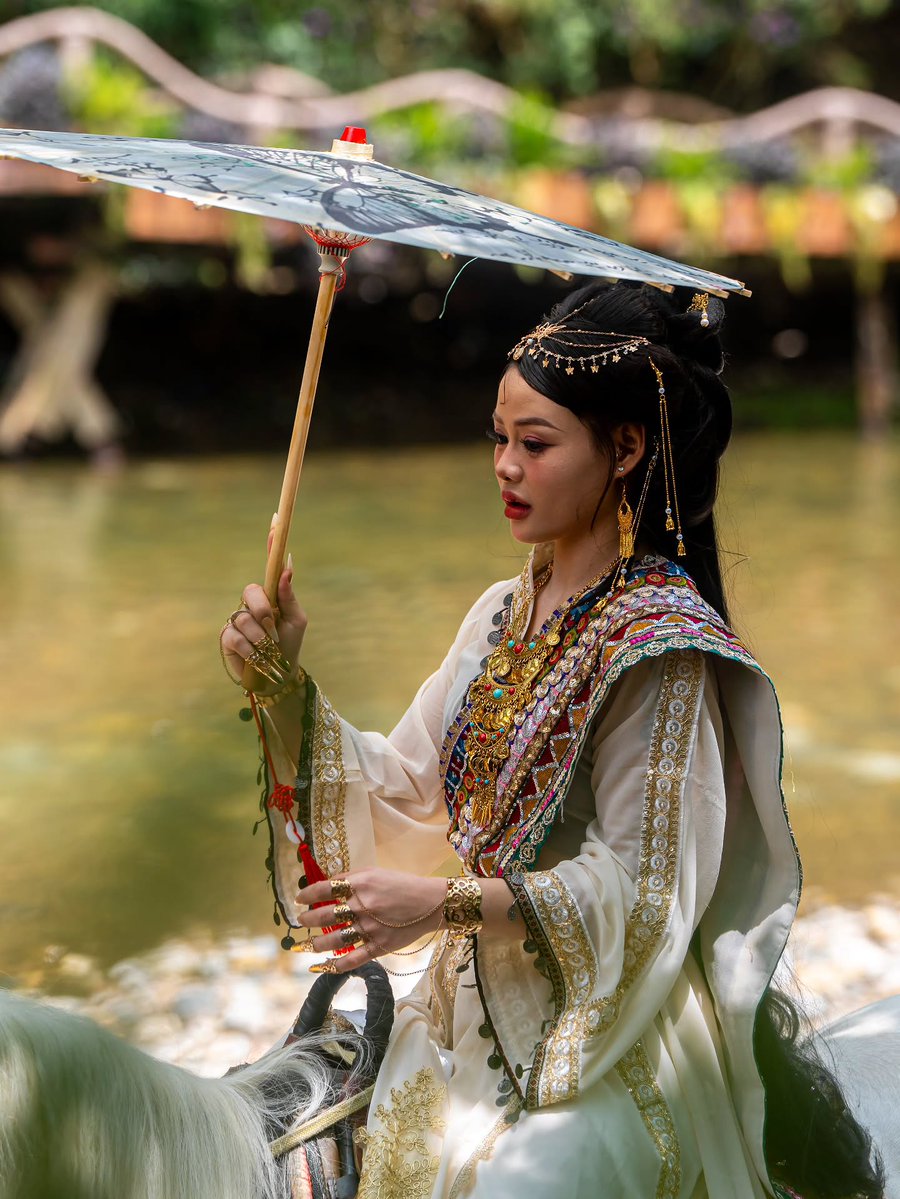 TY89416592's tweet photo. Meeting the beautiful people of Sapa, Vietnam feels like stepping onto a film set. https://t.co/DguwmEZWdO