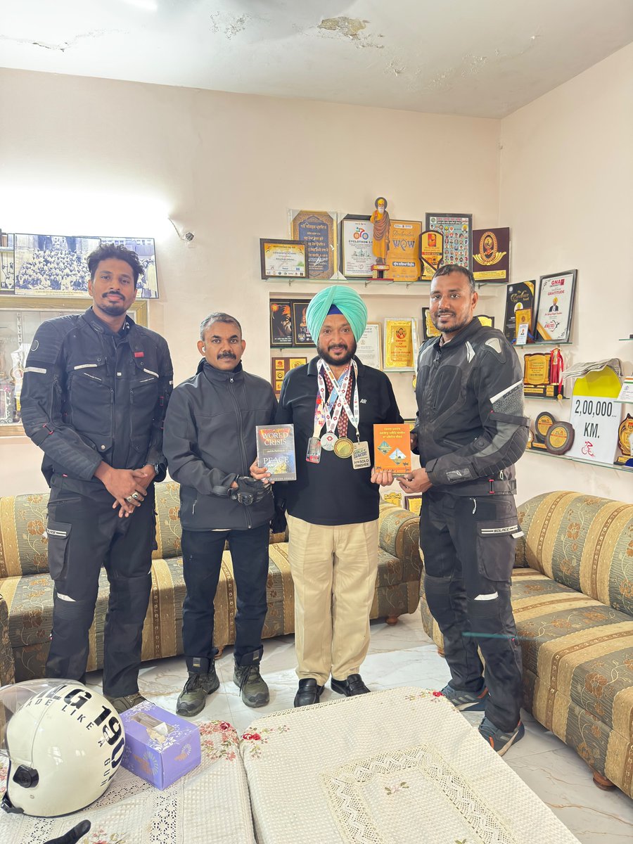mkaindia's tweet photo. The Grand Arrival

​Day 12 brought our #RideForPeace to its blessed destination: #Qadian

​After an inspiring reunion with veteran cyclist Balraj Singh in #Hoshiarpur &amp; a ​#StopWW3 campaign at #Tanda, we were joyously escorted into the streets of Qadian

#KeralaToQadian

12/n https://t.co/1KzWdchBto