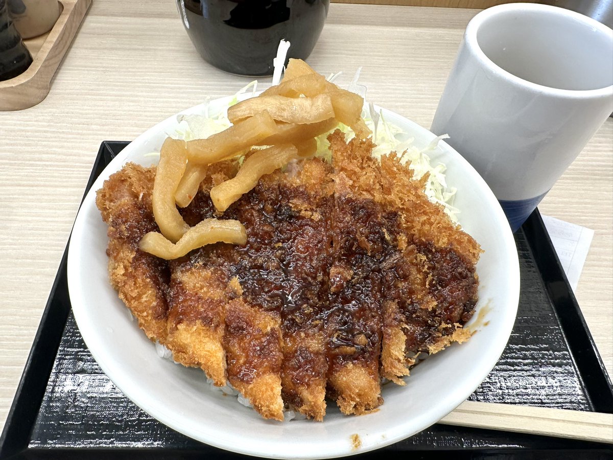 kagawatch's tweet photo. Today’s lunch is this,
pork cutlet with sauce on the rice bowl at the #KATSUYA.
¥649
今日の昼食は、
#かつや にて、ソースカツ丼。 https://t.co/qa9RohT3il