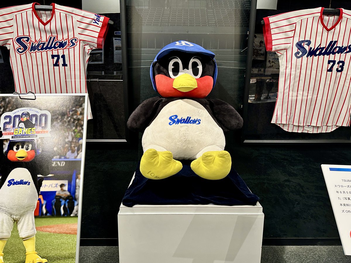 jingu_stadiumpr's tweet photo. 先生お久しぶりです！おつかれさまでございます！！引き続きよろしくお願いしますね🐧

野球殿堂博物館
企画展「明治神宮野球場100年」
https://t.co/XMZX8mvnEg

#野球殿堂博物館 #神宮球場100年 https://t.co/tu52R2BgeX