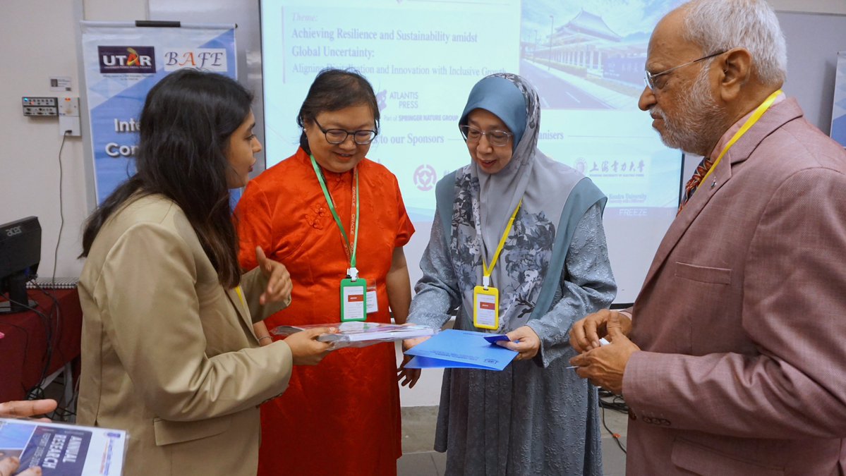 UTARnet's tweet photo. Uncertain times, certain conversations!

BAFE 2026 brought scholars from 10 economies and regions together for 20+ sharing sessions on resilience, sustainability and innovation.

No crystal ball needed—knowledge shapes what comes next!

#BAFE2026 #UTAR https://t.co/yMrCozXt7L