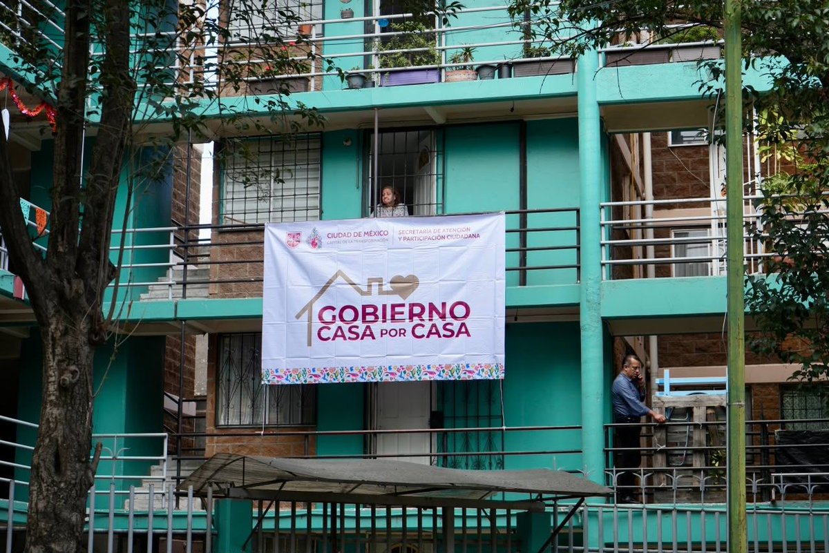 SOBSECDMX's tweet photo. @ClaraBrugadaM Entre ellas destacan la renovación de ocho planteles educativos con el programa #123PorMiEscuela, las intervenciones de iluminación en Calzada General Mariano Escobedo, Laguna San Cristóbal y Laguna de Términos, como parte del programa #CiudadIluminada: #CaminaLibreCaminaSegura. https://t.co/gMwMQSYvvN