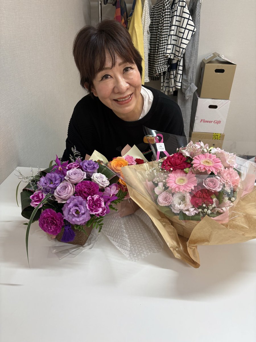 asakaakie's tweet photo. お花いっぱい届きました

なんて幸せなんでしょう😃

ありがとうございますm(._.)m https://t.co/9cWvQBK1BF