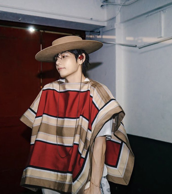 08swaggg's tweet photo. Está lloviendo porque Chile extraña a bts VUELVAN A SU PATRIA arg no los merece https://t.co/5IKzRx35kH