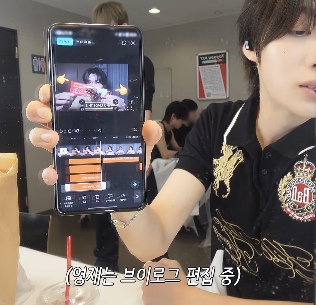 vieriajeon's tweet photo. Beneran pake capcut pro 😭😭😭 wkwk dri kemarin jokes editan njee "capcut pro nya abis besok" di vlog bang kwanie 😭 https://t.co/kuiEu4R2ca