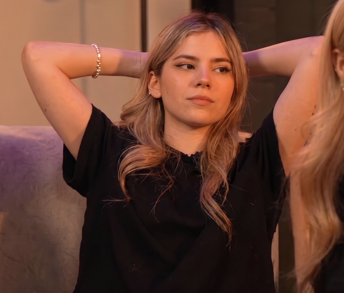 Den_xher's tweet photo. Por otro lado... ¡Ay, rivers!
Con razón a Ari no le importa que seas ardilla 🫦 https://t.co/5Kqcl1mpPb