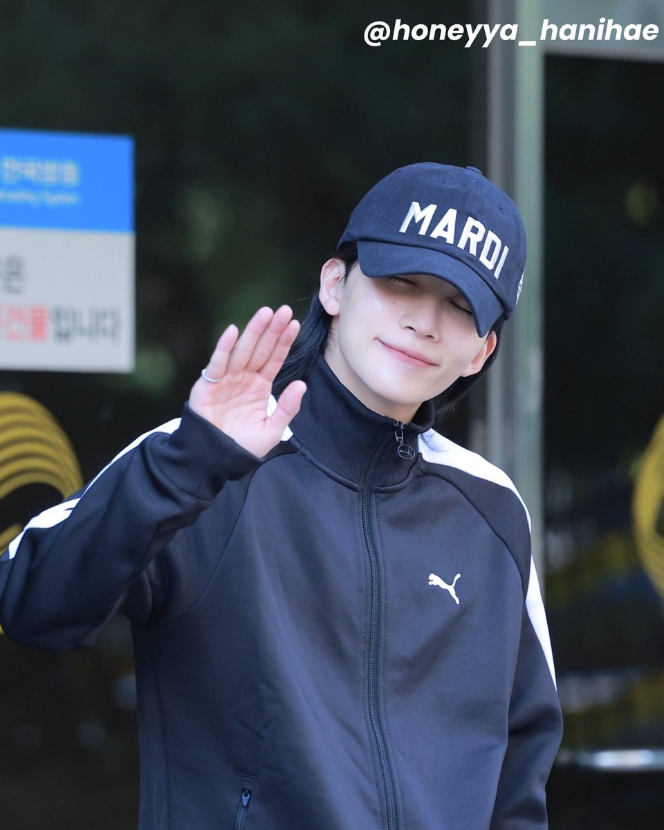 yami_like_candy's tweet photo. 너무 귀엽게 생겼어 진짜 성격 보고 좋아하는 건데 https://t.co/9p1GVUUduB