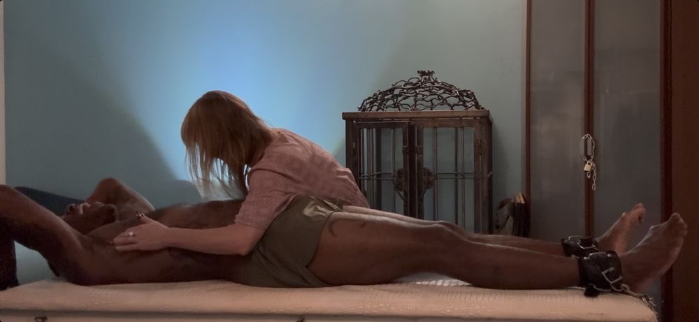 Soleswayer's tweet photo. When it doesn’t take much to make you squeal 🤣 🐷 #tickling #ticklefetish #maletickling #tickletorture #ticklish #malefeet https://t.co/7DNDGUKqcP