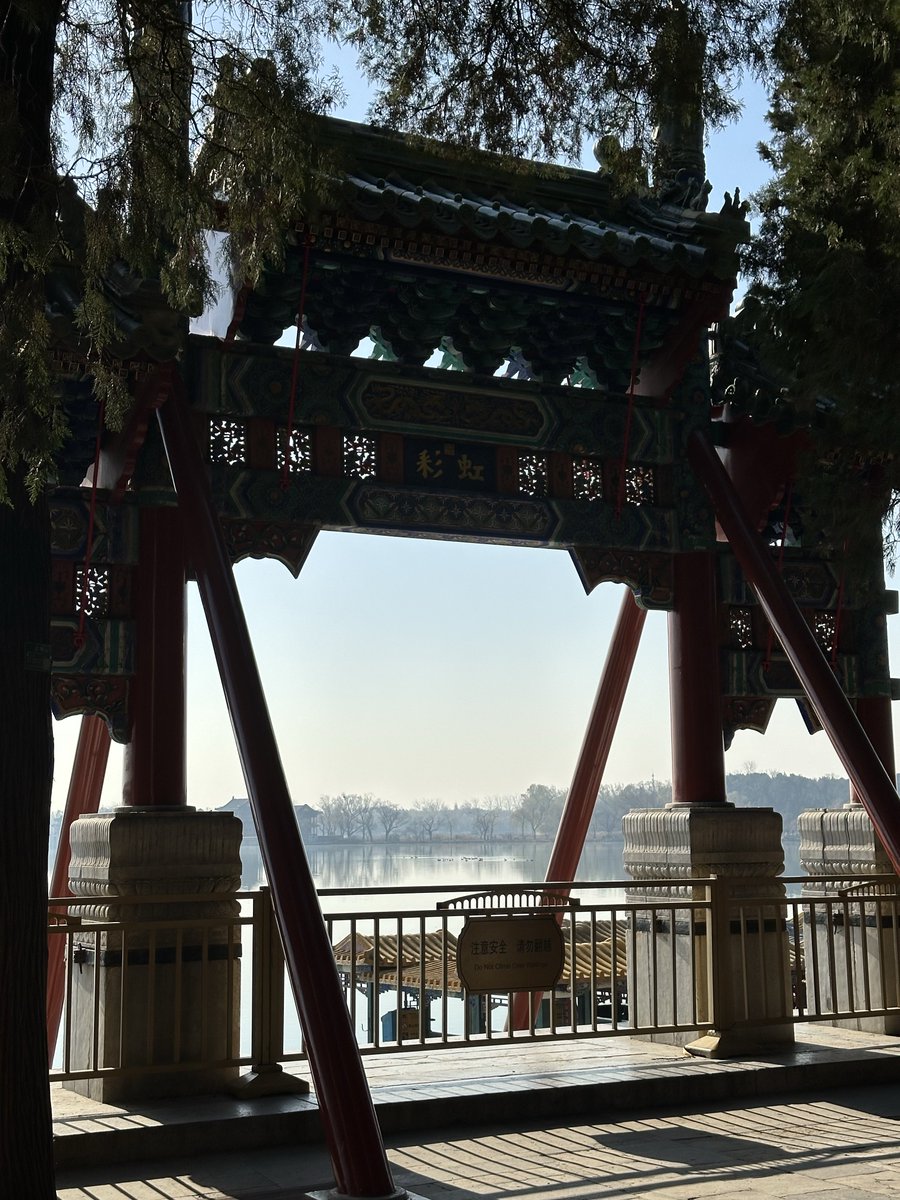 ALLRIGHT_ALEX's tweet photo. 虽然知道是��彩牌匾，但是现代角度来说这就是彩虹😂 https://t.co/JFgnAeaRxa