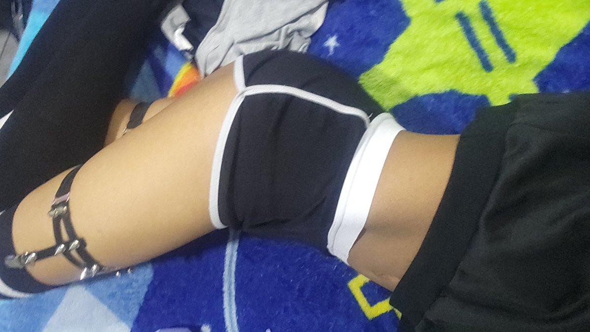 EnyGrex's tweet photo. Dormir 8 horas después de esforzarme por 1 hora -w-
#femboyespañol #sleepy https://t.co/dDCl25abnK