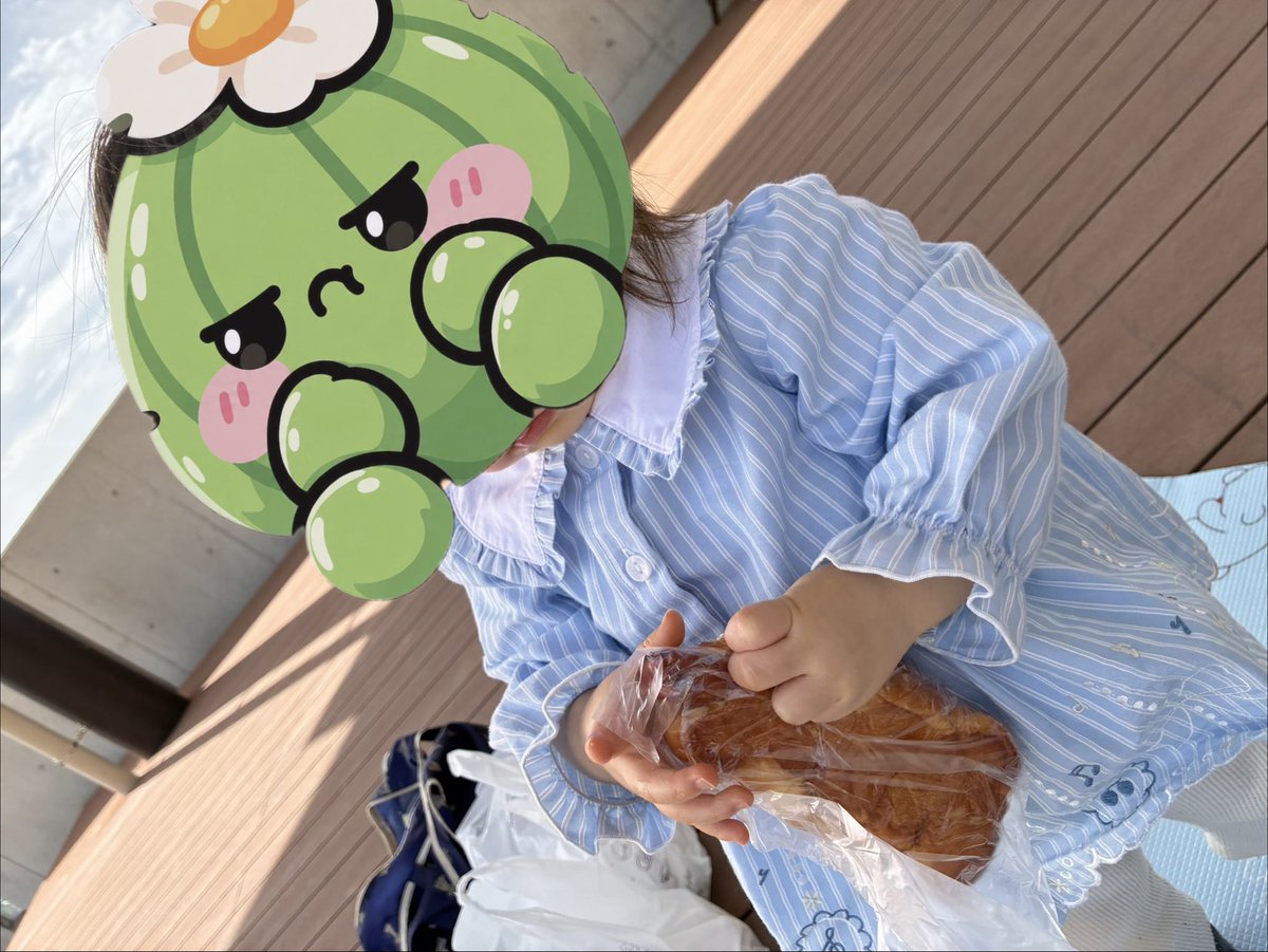 sabotyan_ai's tweet photo. パン高すぎん？って文句言いながらも結局買っちゃうw今日は娘と2人でぼっちピクニック！コミュ障にはこれくらいがちょうどいいw娘が嬉しそうにしてるだけで幸せだわ。副業頑張る理由って、案外こんなもんかも。 https://t.co/apr0vZkjpY
