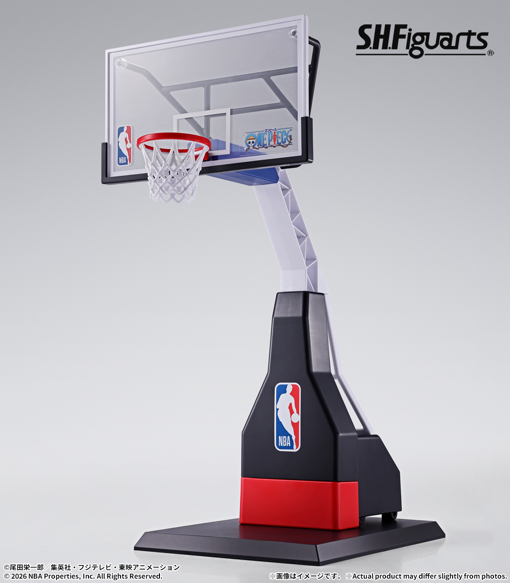 t_features's tweet photo. 【今週の新商品】

「S.H.Figuarts ONE PIECE×NBA バスケットゴールセット」が
一般店頭にて10月24日(土)新発売！
📋商品詳細→ https://t.co/GBrgMQdSUX

実物を参考に造形されたバスケットゴール本体と、バスケットコートがデザインされた台紙がセットになって登場！
#t_shf #ワンピアーツ #ONEPIECE https://t.co/NOeQJ1O0bX
