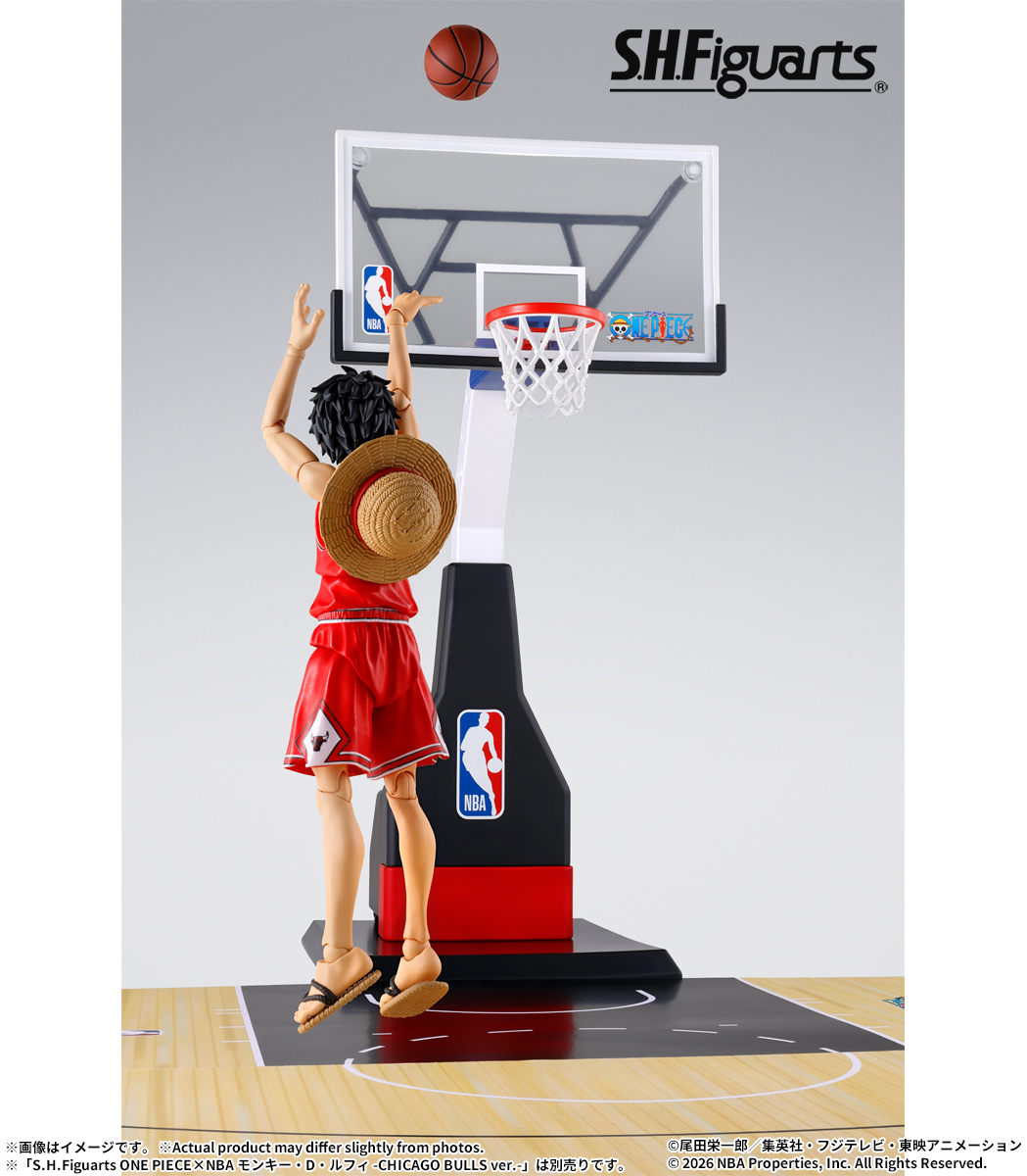 t_features's tweet photo. 【今週の新商品】

「S.H.Figuarts ONE PIECE×NBA バスケットゴールセット」が
一般店頭にて10月24日(土)新発売！
📋商品詳細→ https://t.co/GBrgMQdSUX

実物を参考に造形されたバスケットゴール本体と、バスケットコートがデザインされた台紙がセットになって登場！
#t_shf #ワンピアーツ #ONEPIECE https://t.co/NOeQJ1O0bX