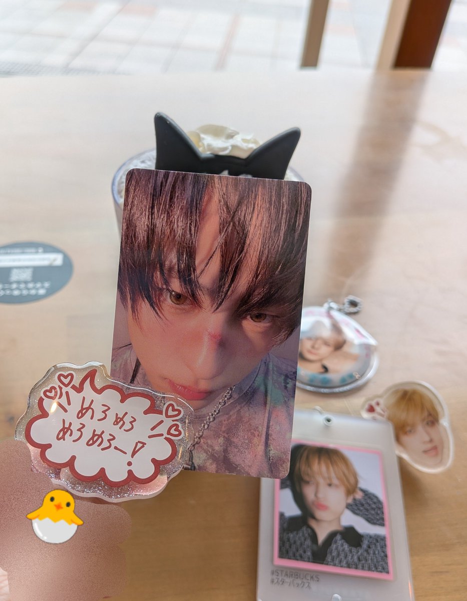 39ranbotea's tweet photo. 皆さんのマネしてみました✨️
思ってたんとちがう😅タキくんもドリンクも可愛いのに私の撮影技術が追いついてない😁だけどやっぱりタキくんのグッズは可愛い❤ドリンクも美味しかった🐈‍⬛🌙
#andTEAM #앤팀
#andTEAM_TAKI #TAKI #타키 
#タキくん https://t.co/Xx8MKQYdha