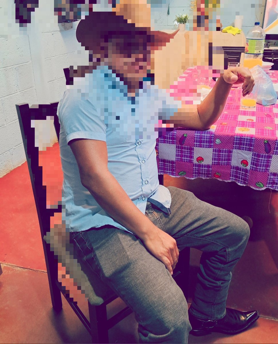 502flakito1's tweet photo. Mi cuñado vino a visitarme nos échame unas chelitas ya estando borracho me dijo que quería experimentar algo nuevo pues quien soy yo para negarlo....si hay foto hay video .... comentan... https://t.co/T2PHnyajLe