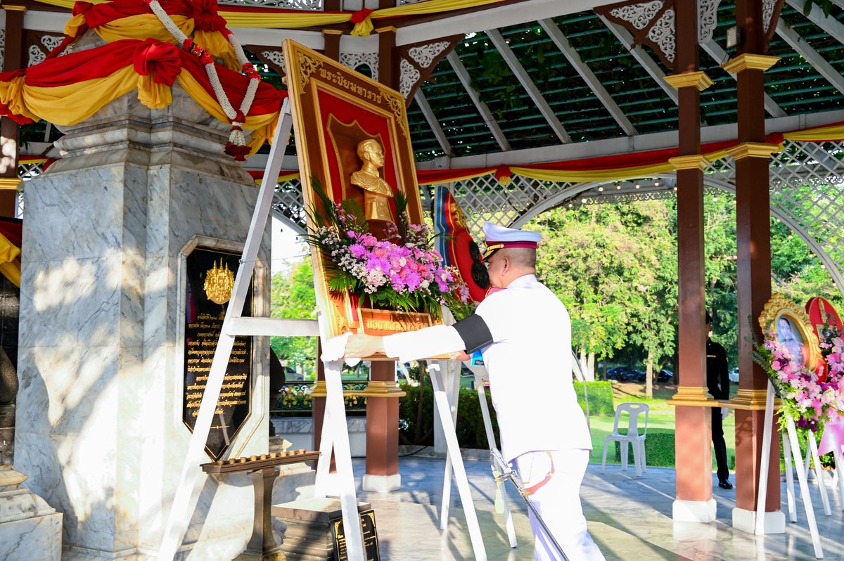 engineer_div's tweet photo. วันที่ 23 ต.ค. 69 พล.ท.ธีรพล ศรีเกษม จก.กช. เป็นประธานในพิธีวางพวงมาลาถวายราชสักการะพระบรมรูปพระบาทสมเด็จพระจุลจอมเกล้าเจ้าอยู่หัว เนื่องในวันปิยมหาราช โดยมี พล.ต. เฉลิมพล นุตรักษ์ ผบ.พล.ช.ร่วมคณะพร้อมด้วยคณะนายทหาร, คณะครู รร.ทบอ.บูรณวิทยา ค่ายบุรฉัตร และกำลังพล ณ ค่ายบุรฉัตร https://t.co/eOTY0op2oE