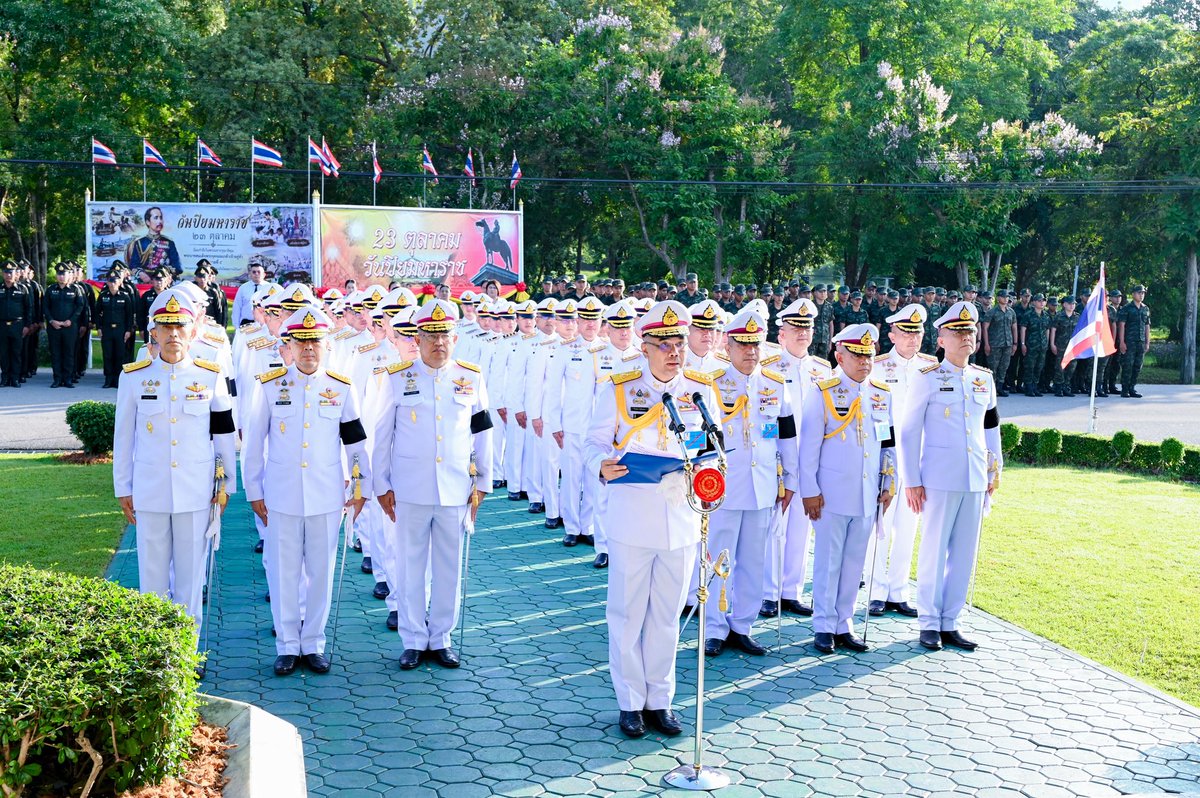 engineer_div's tweet photo. วันที่ 23 ต.ค. 69 พล.ท.ธีรพล ศรีเกษม จก.กช. เป็นประธานในพิธีวางพวงมาลาถวายราชสักการะพระบรมรูปพระบาทสมเด็จพระจุลจอมเกล้าเจ้าอยู่หัว เนื่องในวันปิยมหาราช โดยมี พล.ต. เฉลิมพล นุตรักษ์ ผบ.พล.ช.ร่วมคณะพร้อมด้วยคณะนายทหาร, คณะครู รร.ทบอ.บูรณวิทยา ค่ายบุรฉัตร และกำลังพล ณ ค่ายบุรฉัตร https://t.co/eOTY0op2oE