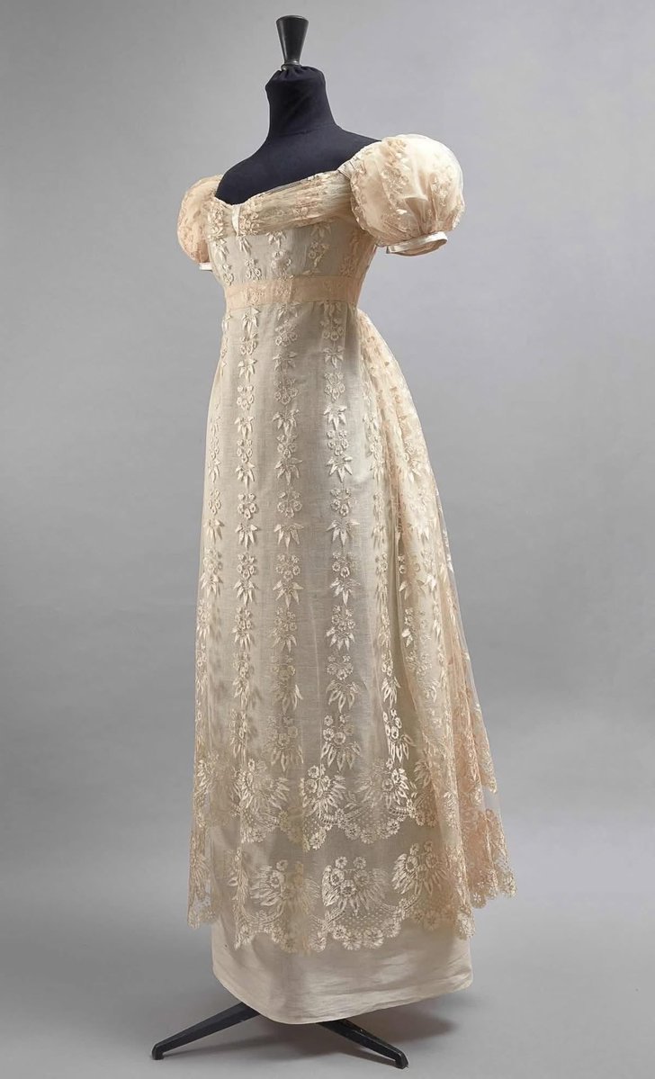 yonaoftheeast's tweet photo. getting into regency fashion lately <3 https://t.co/S0im5yAQlb