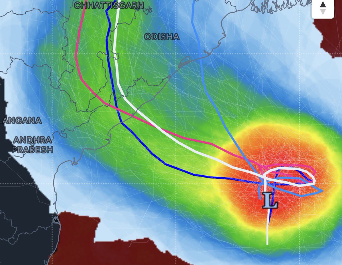 vizagweatherma9's tweet photo. Cyclone Update Part -01 :

Andhra Pradesh to face a major cyclone between October 26 -29th . Areas between Srikakulam to Konaseema including vizag, Kakinada, Anakapalli and Vizianagaram coastal parts should stay alert.  

As of now low pressure situated close to north andaman🌀 https://t.co/d0p5MV6izU