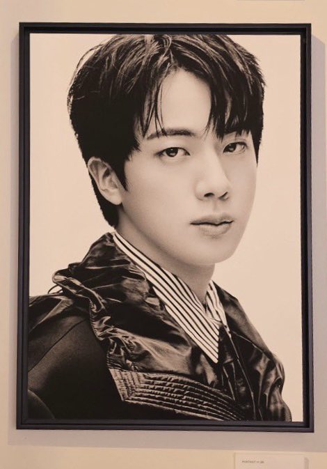 seokjinfile's tweet photo. HANG IT IN THE LOUVRE https://t.co/pM7xWjTxCW