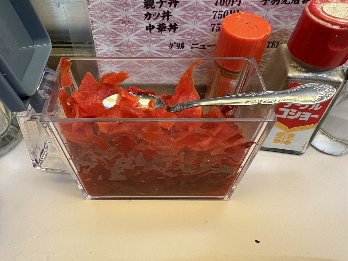 Tony68315599's tweet photo. はいランチ🤗
名物のセイロンカツ🍛
アメ村に来たら来ないとね😎
どう見ても入り難いこと間違いなし❗️
拉致されそう🫪
甘めでシャバシャバ、薄っぺらいカツ、そしてたまご、スパイシーな辛さなんかないが口の中で化学反応を起こして美味さがわかるタイプ✨
壁・天井の色紙が人気の証🔥

#ニューライト https://t.co/sjjHZ0d9Ro