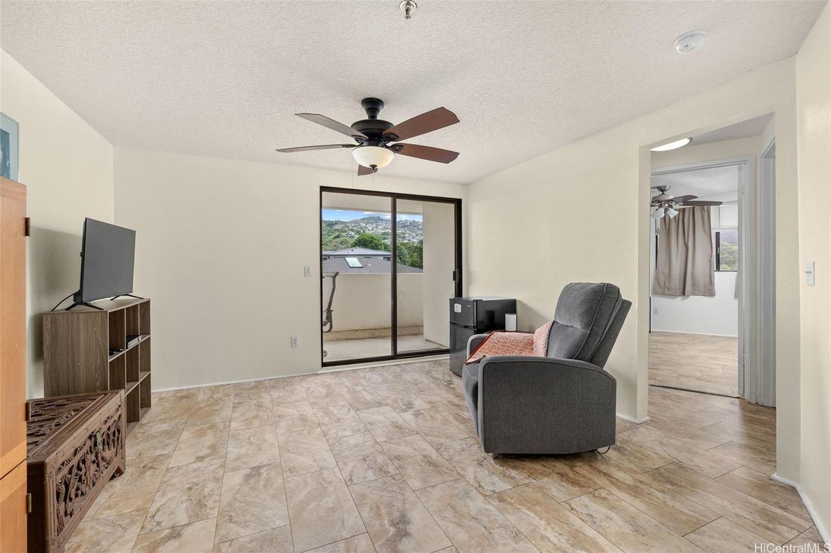 HawaiiLife's tweet photo. Just listed by Heather A Deigert, R(S) is 2860 Waialae Avenue 211, in Honolulu, Oahu, for $299,000.

https://t.co/PfpX26B7FJ

Kulanui Hale unit #211 offers a spacious one-bedroom layout with room for personal updates.

Tap the link for more details.

#HawaiiLife #Oahu https://t.co/Z9BoVPR41t