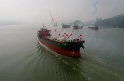 LixinShip's tweet photo. Series bulk carrier Haijin 26 completes launching milestone. Commissioning and sea trials will follow for scheduled delivery.
#fyp #foryou #LixinShipbuilding #NewVessel #ShipLaunch
https://t.co/aNC1QlbNMs https://t.co/sk45Vp3fjk