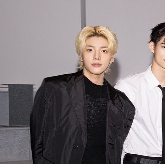 6549xx's tweet photo. 와진짜어떤금발머리남자압도적으로
특기: 아빠골프채피하기 너때매골치아프다는엄마한테사과하기 저런새끼한테무슨경영을시키냐며호통치는할아버지비웃기 
처럼 생김.. https://t.co/OnXKpUqCh6
