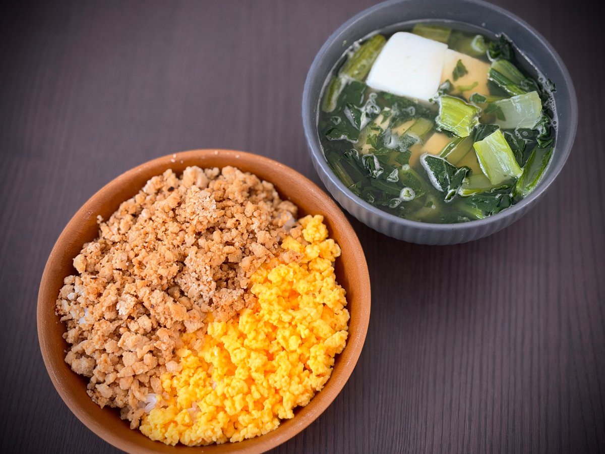s10akir's tweet photo. ワイヤレス3色丼 https://t.co/bXRYQZljx0