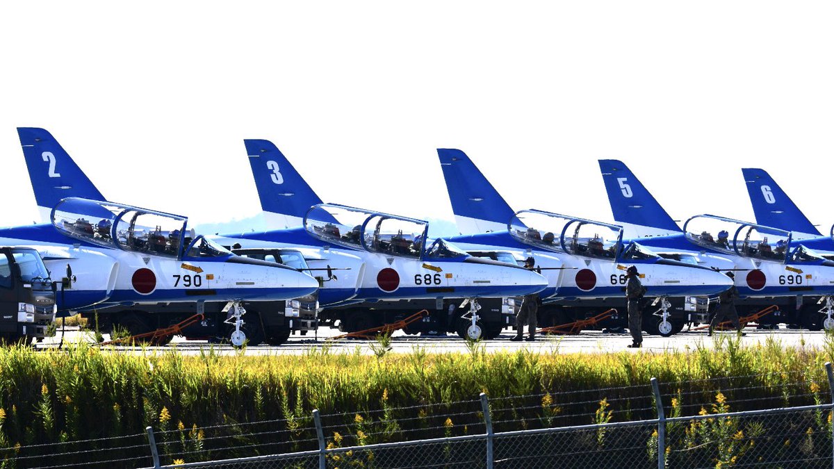 leveloi's tweet photo. エアフェスタ浜松の展示飛行のため、13:02ころ第1陣の4機のブルーインパルスが、浜松基地へ向け松島基地を飛び立ちました。晴れ。強い海風。20261023 #ブルーインパルス #松島基地 #浜松基地 #エアフェスタ浜松 https://t.co/yrIDm9XkgS