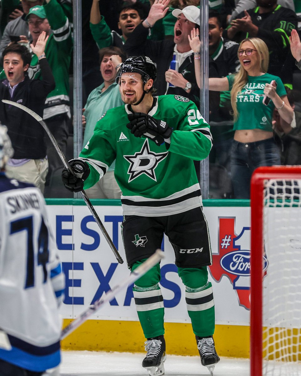 DallasStars's tweet photo. HAPPY FRIDAY, FAMILY ☀️ https://t.co/0hPcLxN3LB