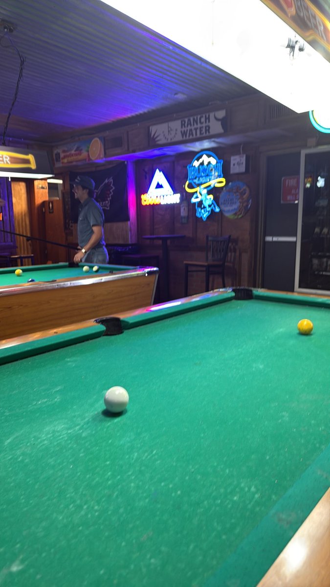 TheWoodWVFan's tweet photo. Filthy McNastys in the local Fort Worth! Some of the folks I’m with raised the white towel!!! Not Elwood https://t.co/oHlDOkrOHm