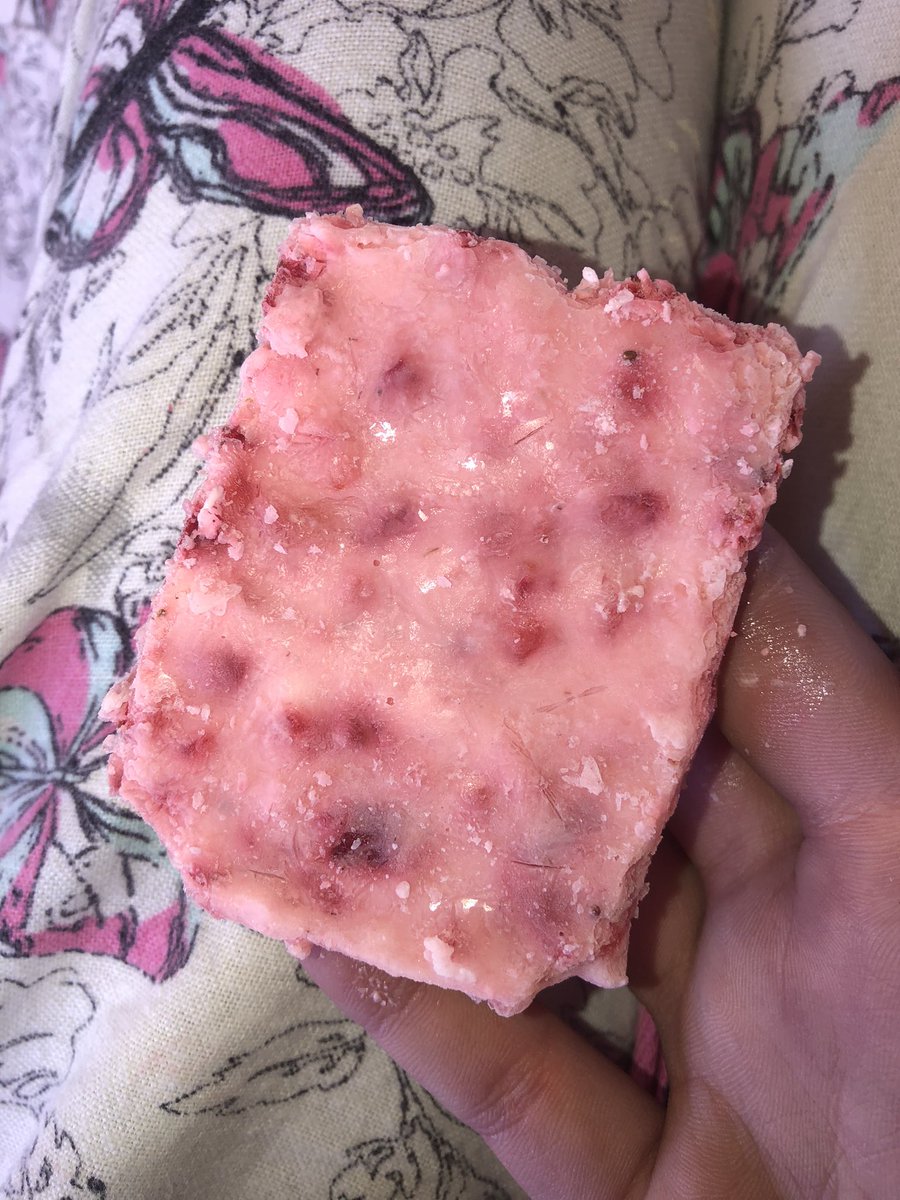 angellclovee's tweet photo. OMAD ₍ᐢ ›̥̥̥ ༝ ‹̥̥̥ ᐢ₎
Frozen strawberries and yogurt 
Idk the cals~
#edrtwt https://t.co/agpx6rT4x5