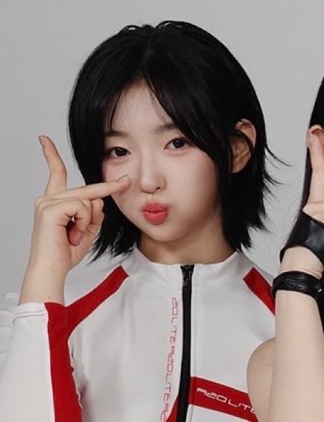 vorapicst's tweet photo. EVEN WITHOUT HER BANGS VORA’S LOOKS BEAUTIFUL 🤍

#VORA #보라 #A2OLITE #A2O https://t.co/1LY2FMnmpC