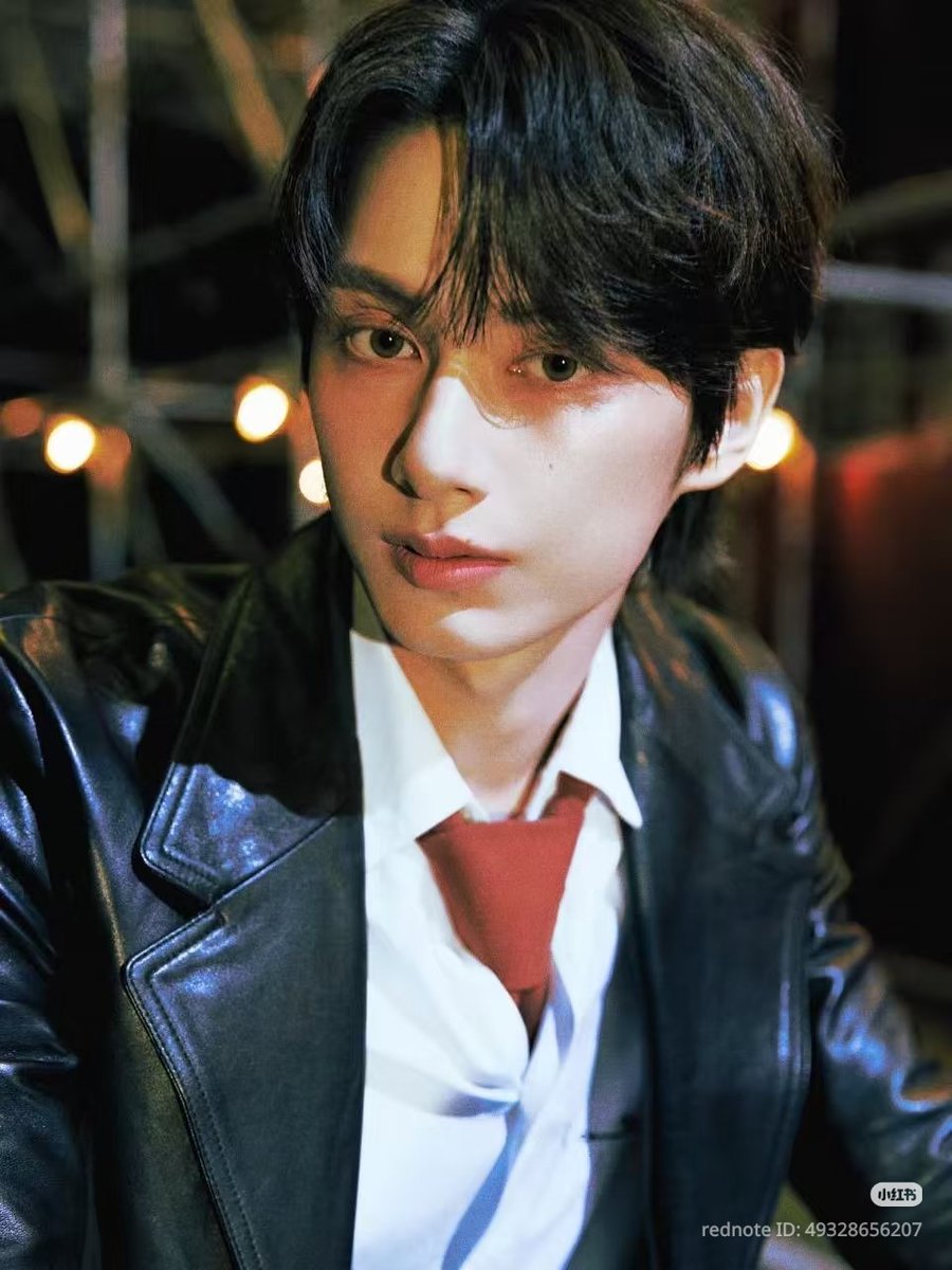 JunPOPbase's tweet photo. Amiri XHS/Rednote update for JUNHUI

"AMIRI FW25 | JUNHUI

Wen Junhui spotted filming his MV in AMIRI's Fall/Winter 2025 collection, Look7" https://t.co/1x1zsj9rUY