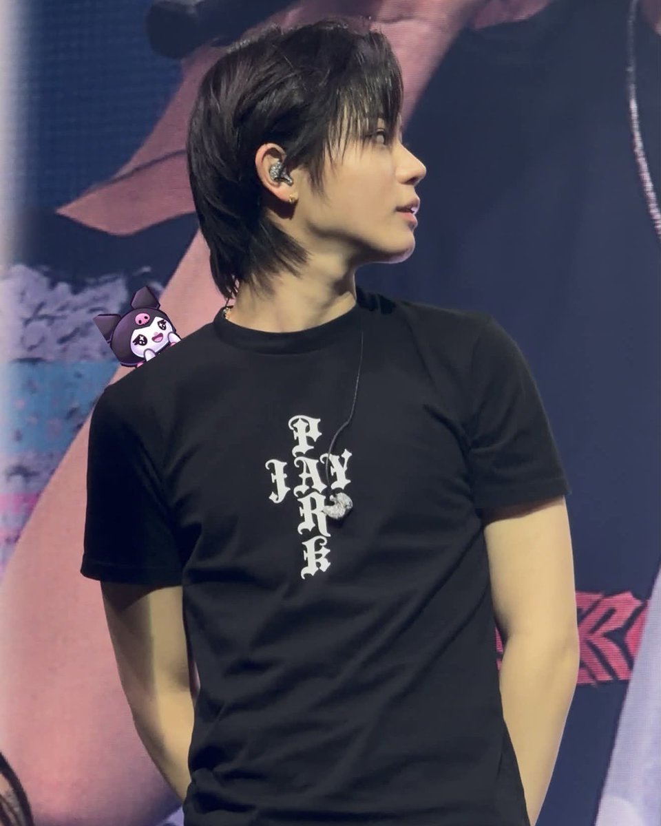 kwonaliana's tweet photo. no because his black shirt, his eyes, his lips, his nose, his hair, his side profile, his arms, his shoulders ?!?! i’m so fucking unwell over this man https://t.co/NS03AsATlp