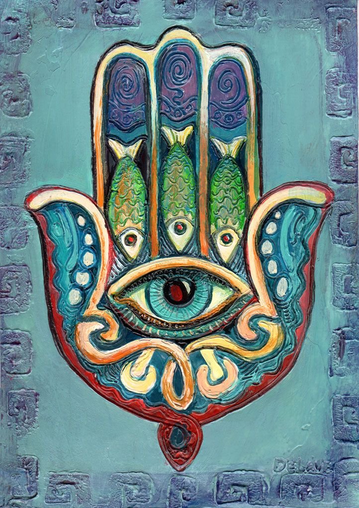 AllanZhao11's tweet photo. 运气的象征——汉莎手掌🪬（HAMSA/Khamsa)

汉莎手掌（HAMSA，或Khamsa）在阿拉伯语和希伯来语中意为“五”，指代由五个手指组成的手掌符号。它不仅是中东和北非地区的文化标志，也是全球最古老、最流行的一种避邪与招财迎福的护身符。

在传统文化中的核心功能主要分为两面。

一、驱邪避凶（抵御“邪恶之眼” Evil Eye），在中东民间传说中，嫉妒与恶意的目光（邪眼）会带来不幸、疾病或倒霉。张开的手掌就像一面盾牌，能够挡开外界的负能量与恶意。

二、招福纳财与保护，挡住了坏运，自然就能留住好运。掌心通常还会刻有一颗眼睛（意为“注视并反弹恶意”）或鱼、花纹等符号，象征着健康、繁衍、和平与顺遂。  

手掌朝向不同，含义略有侧重。手指向上，代表强力防御，抵挡外部负能量。手指向下， 代表接纳祝福、吸引好运、丰收与财富。

汉莎手掌的起源比现代各大主流量产宗教都要古老得多。

早在数千年前的美索不达米亚（美索不达米亚文明）和腓尼基地区，手掌符号就已存在。当时它与崇拜女神（如美索不达米亚的伊什塔尔/Inanna，或迦太基的塔尼特女神 Tanit）有关，代表着女性的力量、生育力与神圣庇佑。

在穆斯林世界中，该符号被称为“法蒂玛之手”，以先知穆罕默德的女儿法蒂玛命名。五根手指不仅象征着忠诚、耐性与信仰，也常被赋予伊斯兰教“五功”（Five Pillars）的寓意。

在犹太教（特别是塞法迪犹太人与米兹拉希犹太人）中，手掌被称为“米利暗之手”，得名于摩西和亚伦的姐姐米利暗。五根手指亦象征着《摩西五经》（Torah）和人类的五感。 

在黎凡特地区的基督教社区，它也被称为“玛利亚之手”（Hand of Mary）。

随着文化传播，汉莎手掌摆脱了单一的宗教属性，在现代瑜伽、波西米亚时尚及珠宝设计（如项链、手链、家居挂件）中被广泛接受，成为跨越文化的普世好运符。
#运气 #lucky