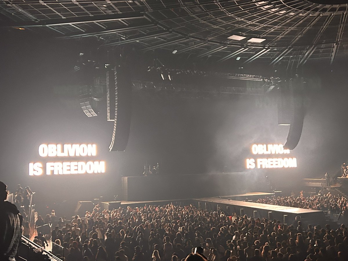 labyrinthdancer's tweet photo. The @charli_xcx show with Underscores at @thekiaforum was absolutely fabulous!!! 😍🥰🎶🎉❤️ https://t.co/JaBcwL01Hk