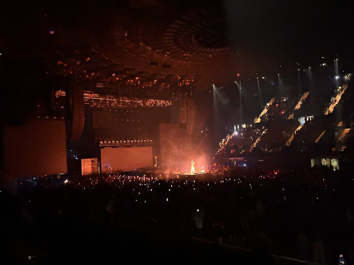 labyrinthdancer's tweet photo. The @charli_xcx show with Underscores at @thekiaforum was absolutely fabulous!!! 😍🥰🎶🎉❤️ https://t.co/JaBcwL01Hk