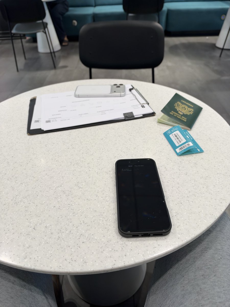 LaiBamba_'s tweet photo. @EE I went back to store, spent an hour there, they rang customer care, she tried, same error code and sim not activating. How long is it gonna take before this is taken seriously! My rent is due and i cannot pay because my bank sends verification pin to my number which is inactive https://t.co/G13cFGCzFl