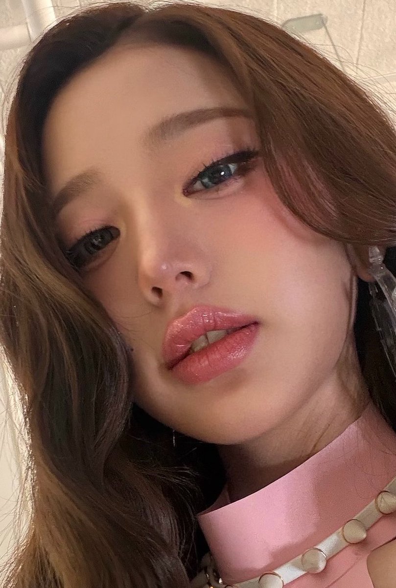 Esris1x's tweet photo. Wonyoung https://t.co/2cwEp2odMG