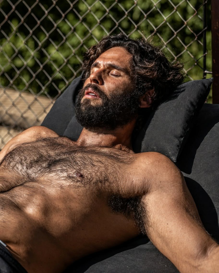Musclebolt_'s tweet photo. 6 physical signs that your testosterone is above average:

1. Marked hair on legs and chest. https://t.co/Jwjt5YBRp5