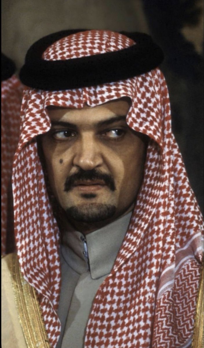 _ESH10_'s tweet photo. @DANl9_ يهبي و تهبون معه تقول هندي يبيع سمبوسه 
الله يعز شيخنا والله فديت ويها ، الفرق بين الثرا🐸 والثريا😏🇦🇪👌🏼 https://t.co/MdkOFLsgjZ