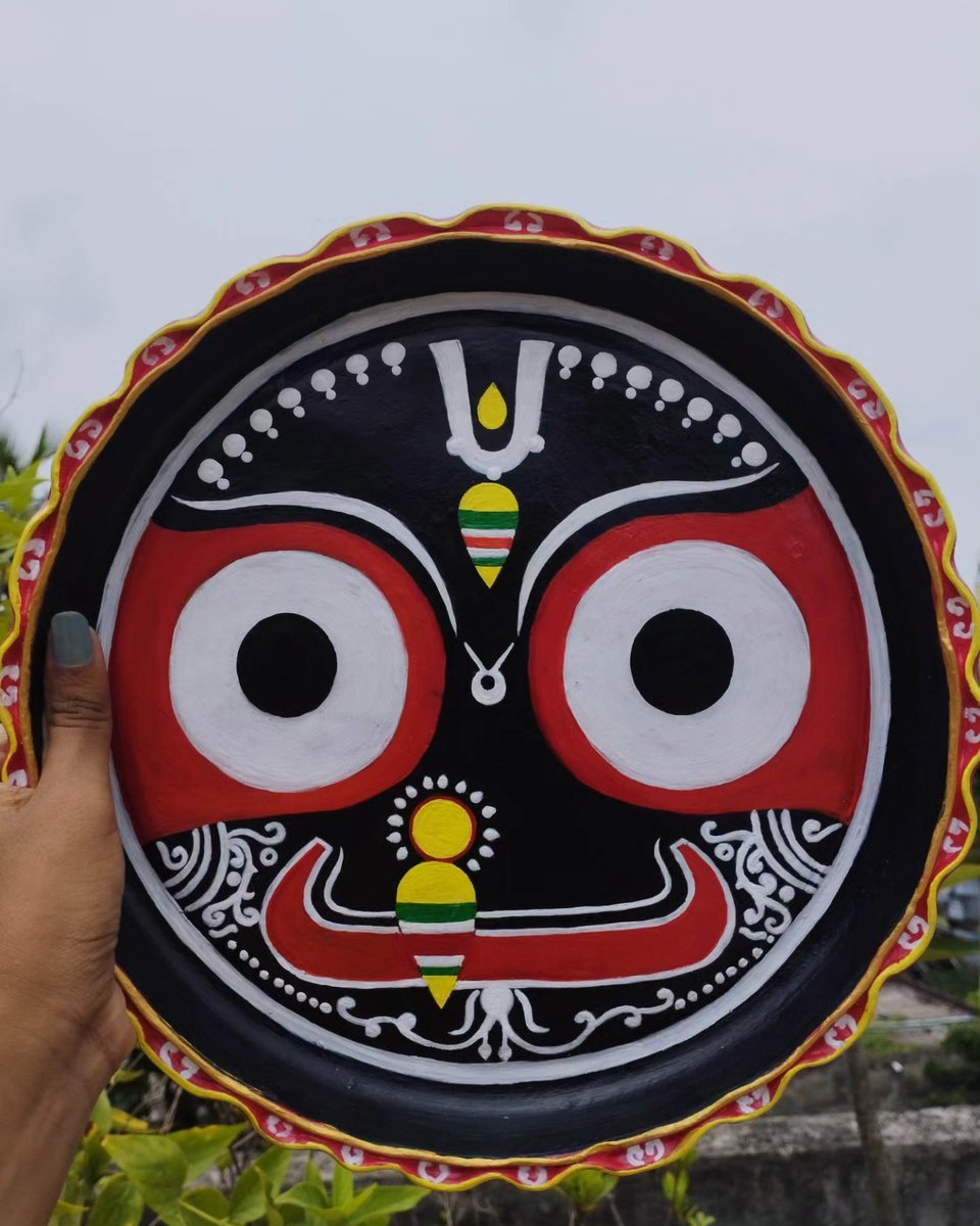 MajorUXSierrG9c's tweet photo. সকলকে শুভ রথযাত্রার আন্তরিক শুভেচ্ছা। মাটির থালায় প্রভু জগন্নাথ দেবের মুখ এঁকেছি। https://t.co/rZTPYt3Zbj