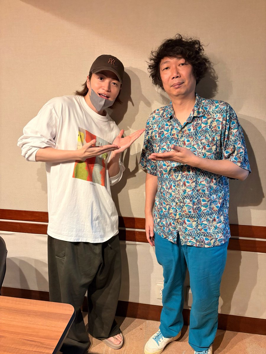 tokyofm's tweet photo. 11:00～【 #菊池風磨 #hoursz 】

🟣菊池風磨 #マンボウやしろ さん(@manbouyashiro)と“ラジオ”を語る📻

🟣 #スクールオブロック 初代教頭、
現在は  #スカロケ でパーソナリティーを務める
マンボウやしろさんにとってのラジオとは❓

#TOKYOFM #JFN
https://t.co/8p4eNAM7QR https://t.co/hTrMttQXA1