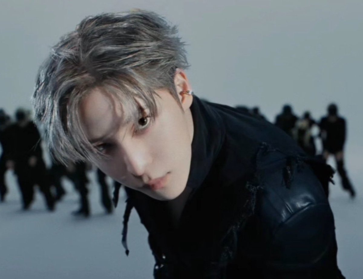 yungisholic's tweet photo. when he’s too handsome to be real https://t.co/6ctT0SkVlb